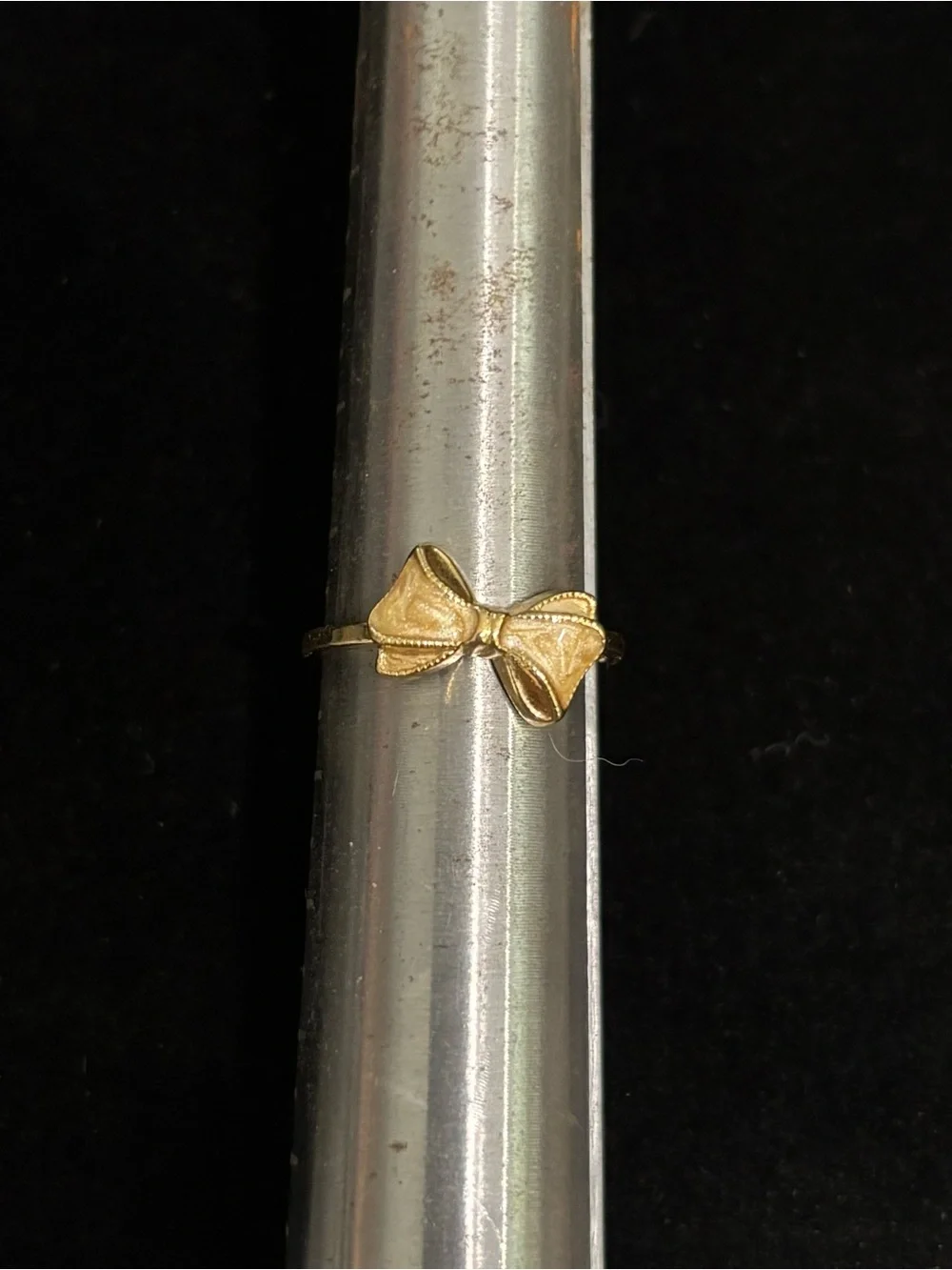 Vintage Avon Delicate Bow Accent Gold-Tone Marbled Enamel Ring